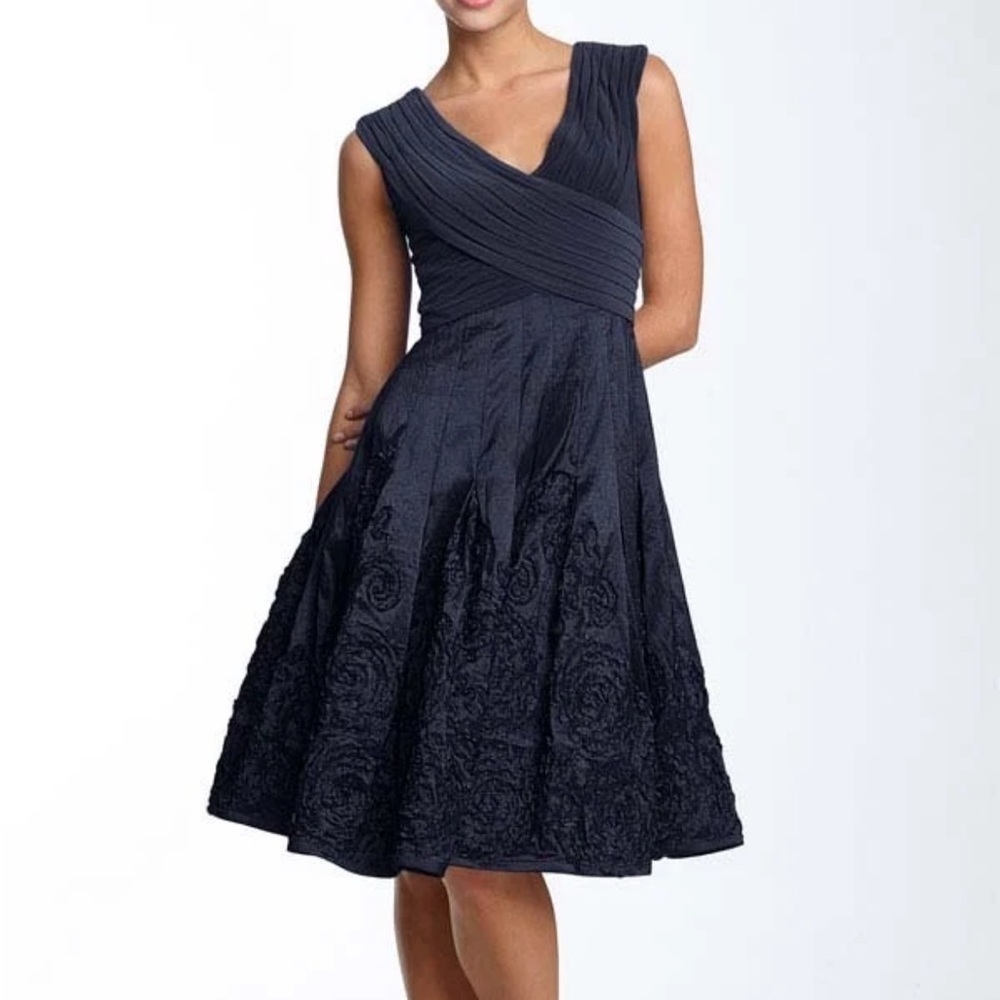 Adrianna Papell Black V-Neck A line Whimsygoth Edgy Midi Cocktail Dress Size 2